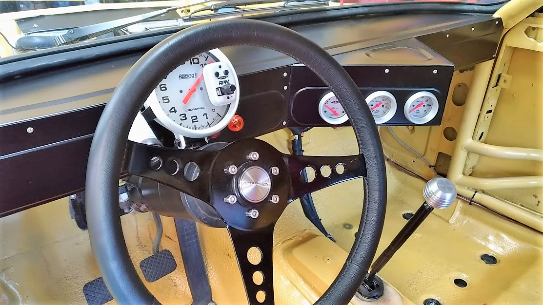 Opala 54 detalhes volante instrumentso pedais e alavanca de câmbio.png